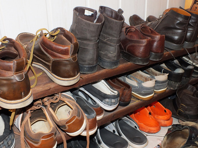 Kostenloses Foto Viele Schuhe im Schuhregal pixelio.de